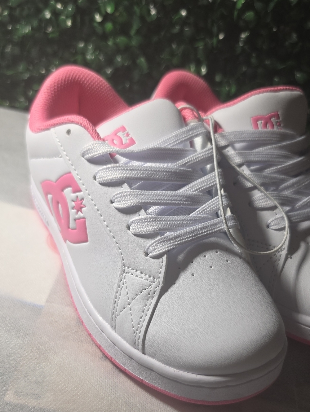DC Kids White and Pink Low-Top Sneakers
